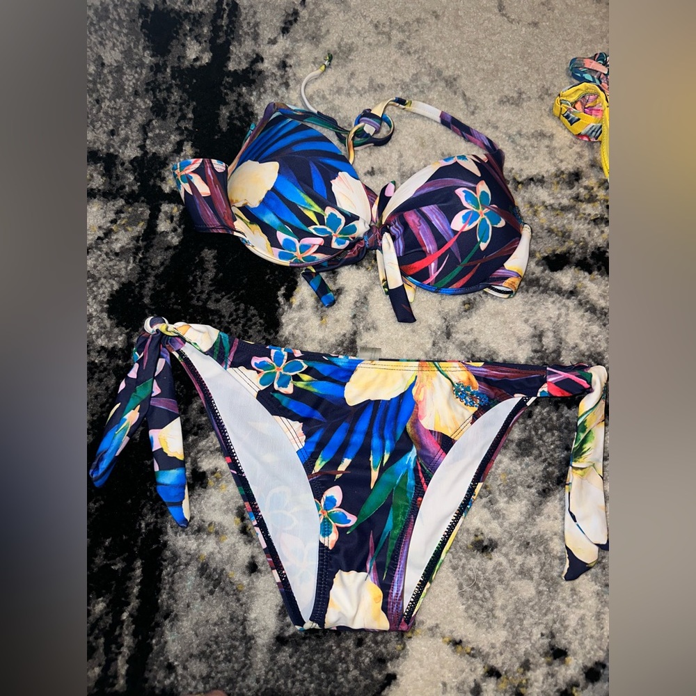 Floral bikini push up top